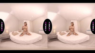 PORNBCN VR Brandi ispanų MILF masturbuojasi ir čiulpia savo varpą POV rūkydama ir džeržgdama kojas